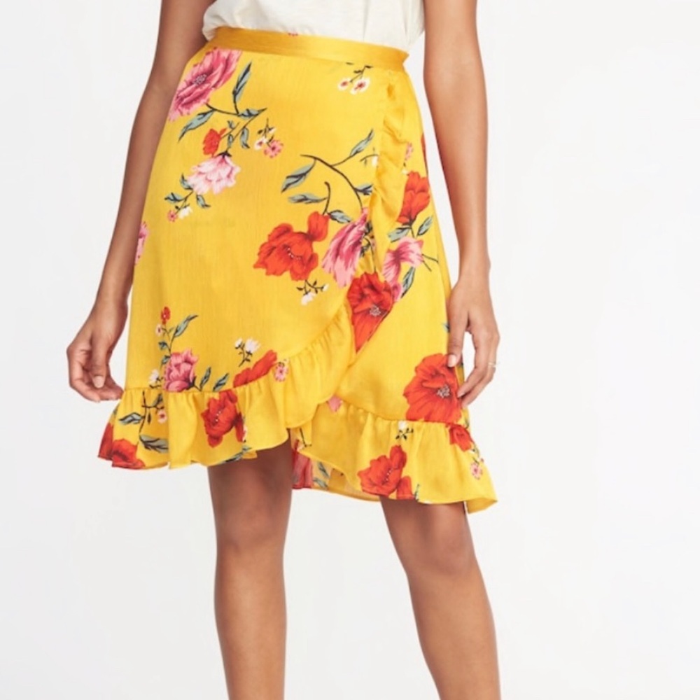 Old Navy floral pattern yellow ruffle skirt.